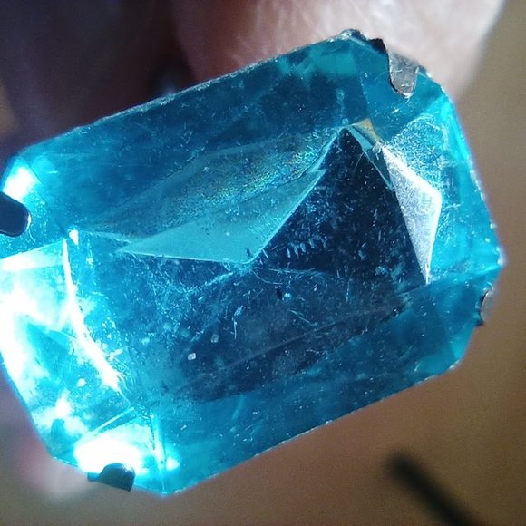 🔵💍 Bright Blue Plastic Ring with Silver-Colored Band - Small 💍🔵 - Picture 5 of 7